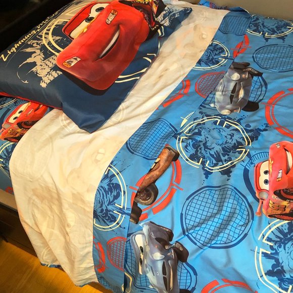 Cars 2 Disney Pixar Curtains, Comforter and Sheet set for Twin size bed. - Picture 9 of 16